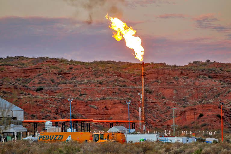 Área de venteo a la vera de la ruta 7, en el acceso al pueblo de Añelo