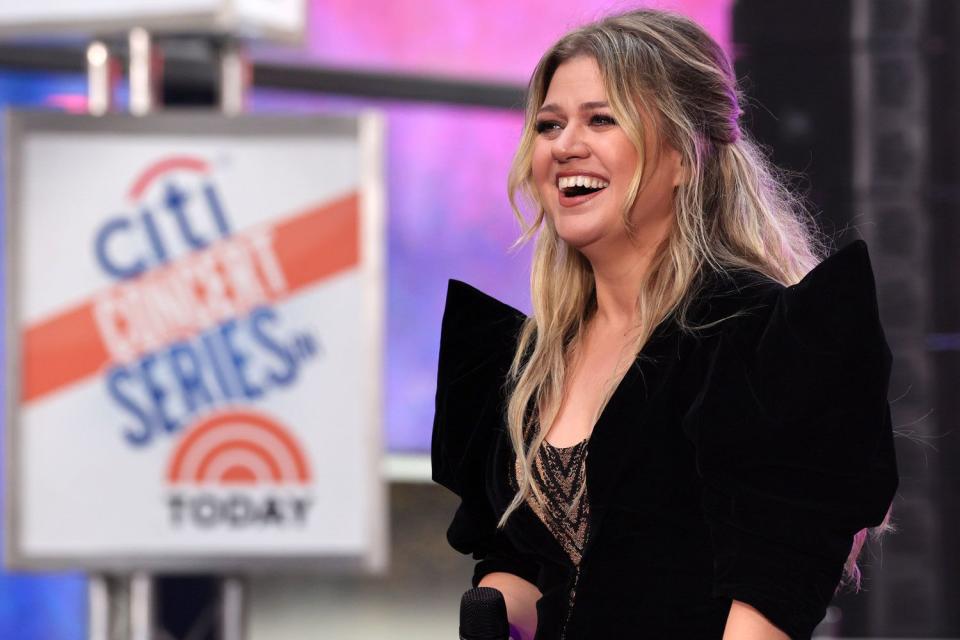 <p>Dia Dipasupil/Getty</p> Kelly Clarkson on 
