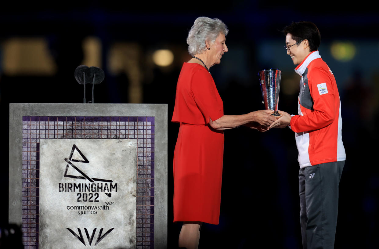 Singapore table tennis player Feng Tianwei (right) receiving the award for best athlete at the 2022 Birmingham Commonwealth Games. Singapore has declined to bid for the 2026 Commonwealth Games. 