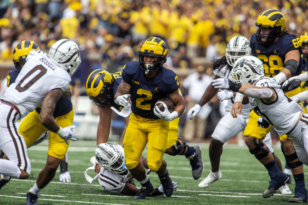 Michigan running back Blake Corum (2) rushes in the first quarter of an NCAA college football game against Western Michigan in Ann Arbor, Mich., Saturday, Sept. 4, 2021. (AP Photo/Tony Ding)