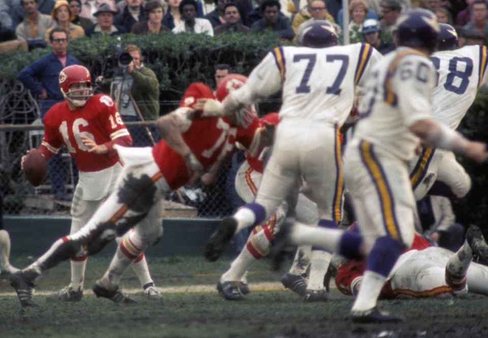 Kansas City Chiefs quarterback Len Dawson sets to throw a pass against the Minnesota Vikings during Super Bowl IV at Tulane Stadium, Jan. 11, 1970.