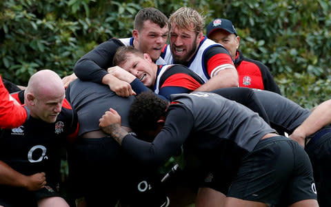 Chris Robshaw in training - Credit: ACTION IMAGES