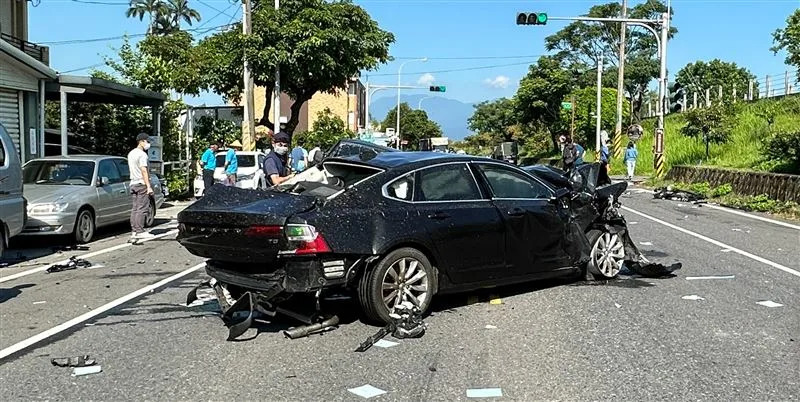 &#x005b9c;&#x00862d;&#x007e23;&#x004e94;&#x007d50;&#x009109;&#x006628;&#x004e0a;&#x005348;&#x00ff0c;&#x00767c;&#x00751f;&#x004e00;&#x008d77;&#x0056b4;&#x0091cd;&#x008eca;&#x00798d;&#x0091c0;3&#x006b7b;&#x003002;&#x00ff08;&#x005716;&#x00ff0f;&#x007ffb;&#x00651d;&#x00756b;&#x009762;&#x00ff09;