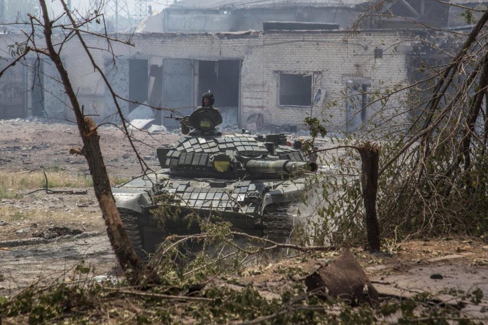 A Ukrainian tank on the front line in Sievierodonetsk (Oleksandr Ratushniak/AP) (AP)