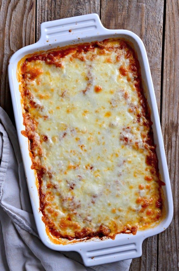 <strong>Get the <a href="http://www.mountainmamacooks.com/2017/03/baked-spaghetti-squash-puttanesca/" target="_blank">Baked Spaghetti Squash Puttanesca recipe</a>&nbsp;from&nbsp;Mountain Mama Cooks</strong>