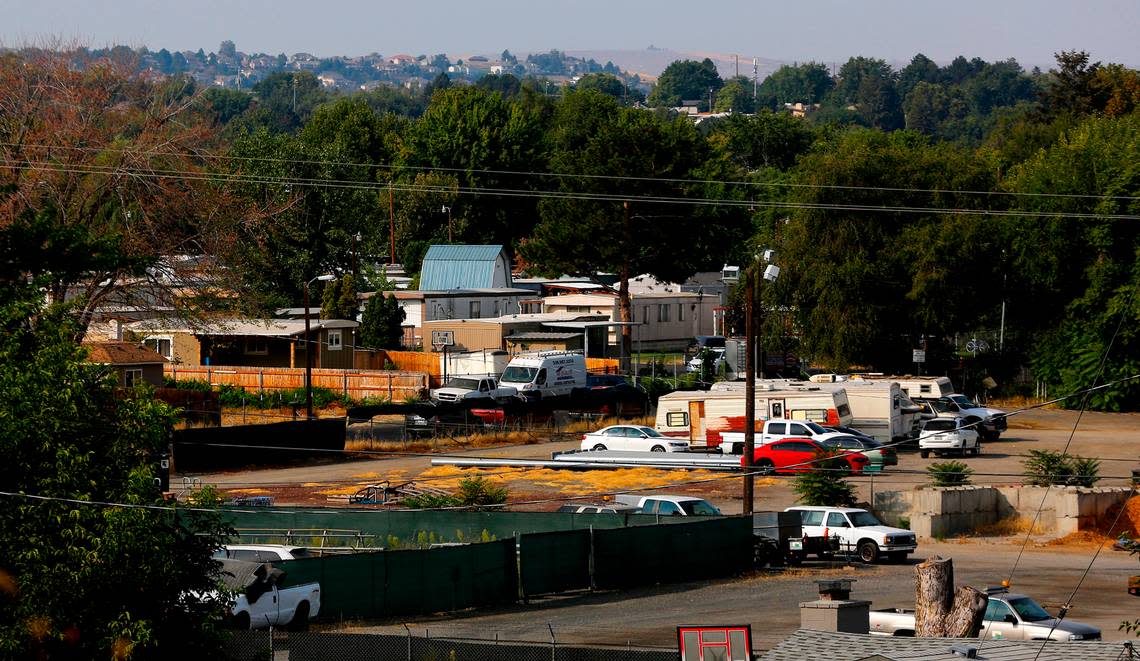 The city of Kennewick is working with the Kennewick Housing Authority to develop an affordable housing apartment complex on land now used to store vehicles and other items at its 10th Avenue shops.