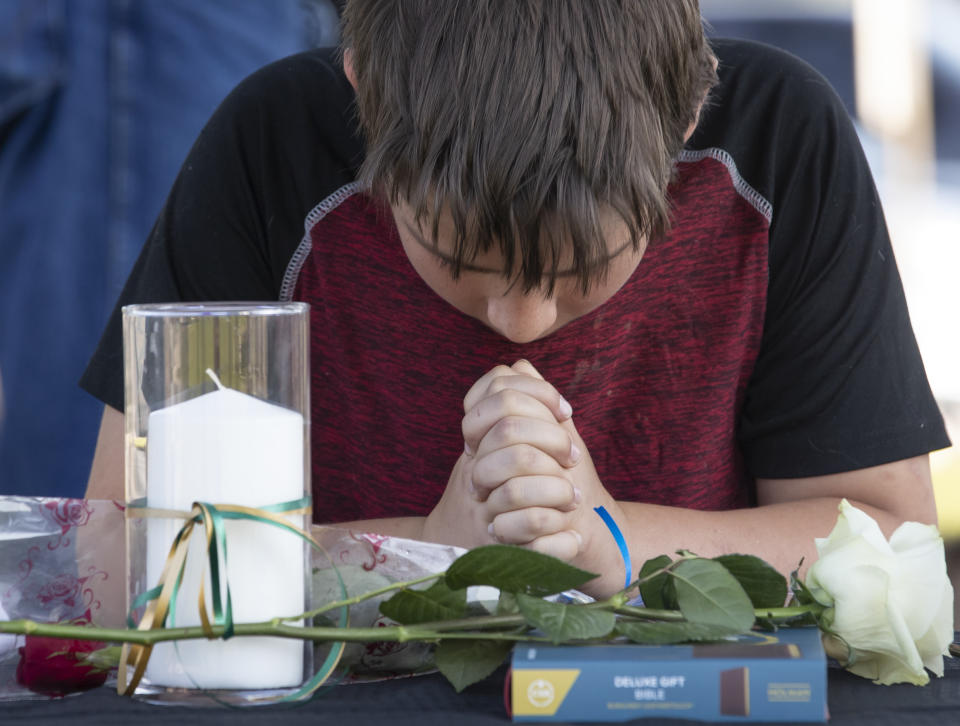 <p>Trent Bolin, 13, prays in front of memorial candles during a prayer vigil following a shooting at Santa Fe High School in Santa Fe, Texas, on Friday, May 18, 2018. (Photo: Stuart Villanueva The Galveston County Daily News via AP) </p>