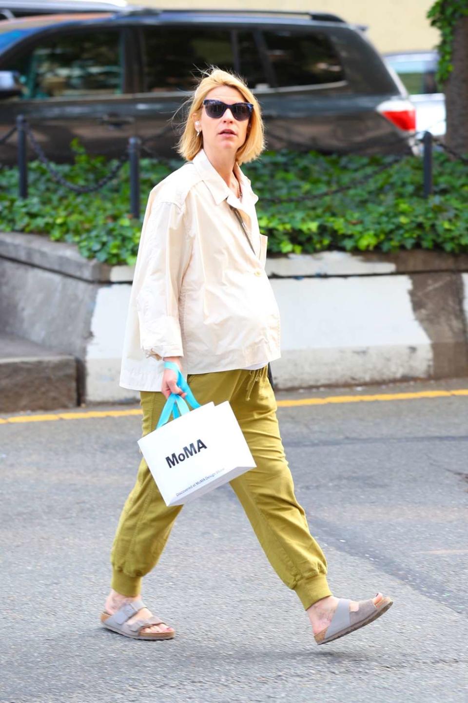 <p>BlayzenPhotos / BACKGRID</p> Pregnant Claire Danes walking in New York City 