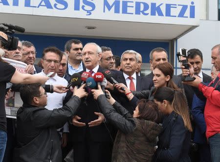 Turkey's main opposition Republican People's Party (CHP) leader Kemal Kilicdaroglu talks to the media after meeting with editors of Sozcu daily newspaper at the publication's headquarters in Istanbul, Turkey, May 19, 2017. REUTERS/Ziya Koseoglu