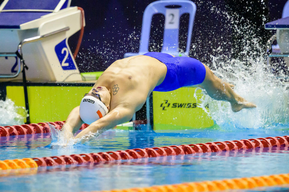 Singapore swimmer Quah Zheng Wen at the start of the men's 100m backstroke final at the 2023 SEA Games, which he won in 55.22sec. (PHOTO: Andy Chua/SNOC)