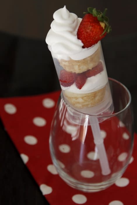 Strawberry Shortcake Push-Up Pops