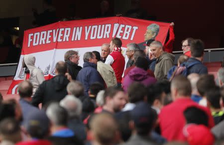 Britain Football Soccer - Arsenal v Manchester City - Premier League - Emirates Stadium - 2/4/17 Arsenal fans hold up a banner in referenece to Arsenal manager Arsene Wenger Reuters / Eddie Keogh Livepic