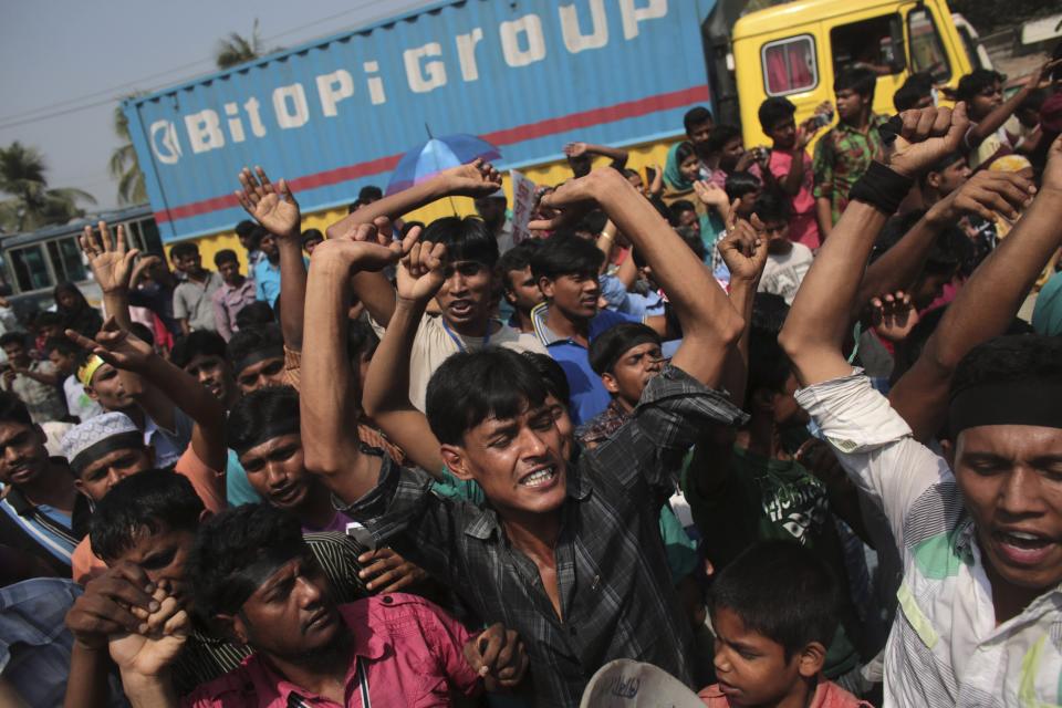 People shout slogans on the first year anniversary of the Rana Plaza collapse, as they gather in Savar April 24, 2014. Protesters and family members of victims demand compensation on the one year anniversary of the collapse of Rana Plaza, in which more than 1,100 factory workers were killed and 2,500 others were injured.