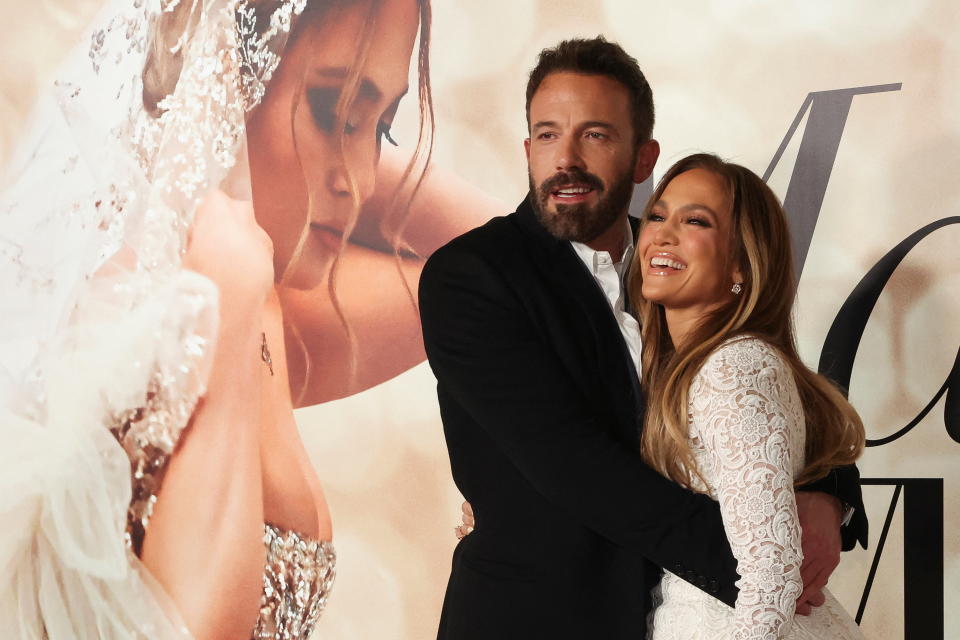 Jennifer Lopez e Ben Affleck participam de exibição especial do filme 