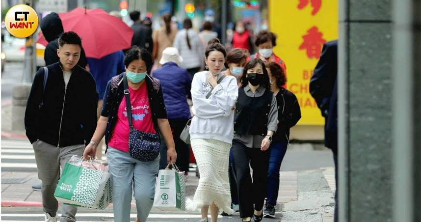 今天（2日）東北季風影響，迎風面桃園以北及宜蘭地區局部降雨，其他地區雲量多。（示意圖／周志龍攝）