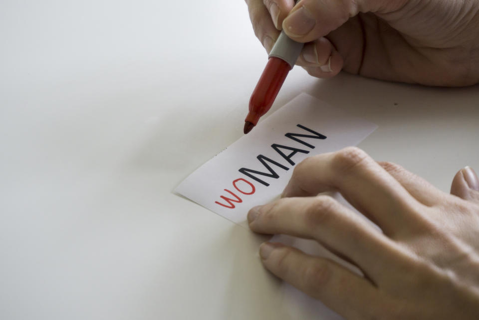 Wer sowohl als Mann wie auch als Frau lebt und entsprechend Männer- wie auch Frauenkleidung trägt, gilt als genderfluid. (Symbolbild: Getty Images)