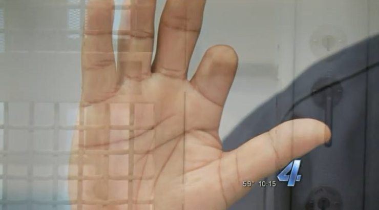 Glynn Simmons shows right hand missing his trigger finger during 2014 KFOR interview