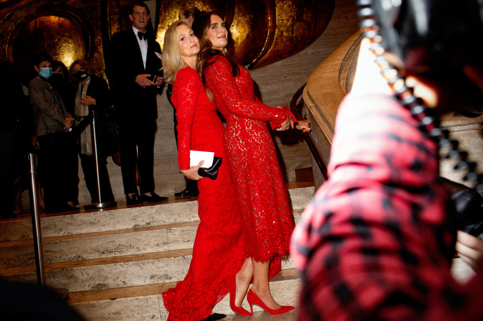 Ali Wentworth and Brooke Shields attend the American Ballet Theatre Fall Gala at David H. Koch Theater at Lincoln Center in New York City on Oct. 26, 2021. - Credit: Lexie Moreland for WWD