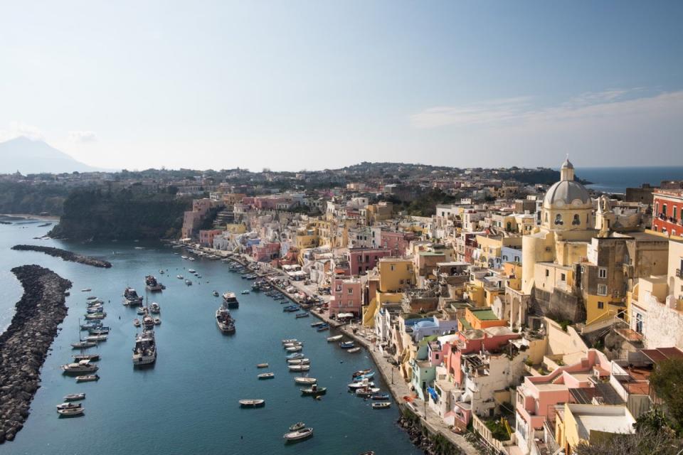 Pretty Procida as seen from above (Laurent Gence / Unsplash)