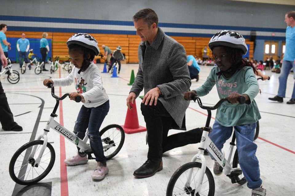 Sioux Falls Mayor TenHaken helps adjust the seats for kindergarten students riding around on Thursday, Feb. 15, 2024 at Anne Sullivan Elementary in Sioux Falls.