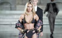 Shootingstar im Modelbusiness: Stella Maxwell, die seit 2015 ein "Victoria's Secret"-Engel ist, bei einer Bademodenshow in Florenz 2019. (Bild: Vittorio Zunino Celotto/Getty Images for LuisaViaRoma)