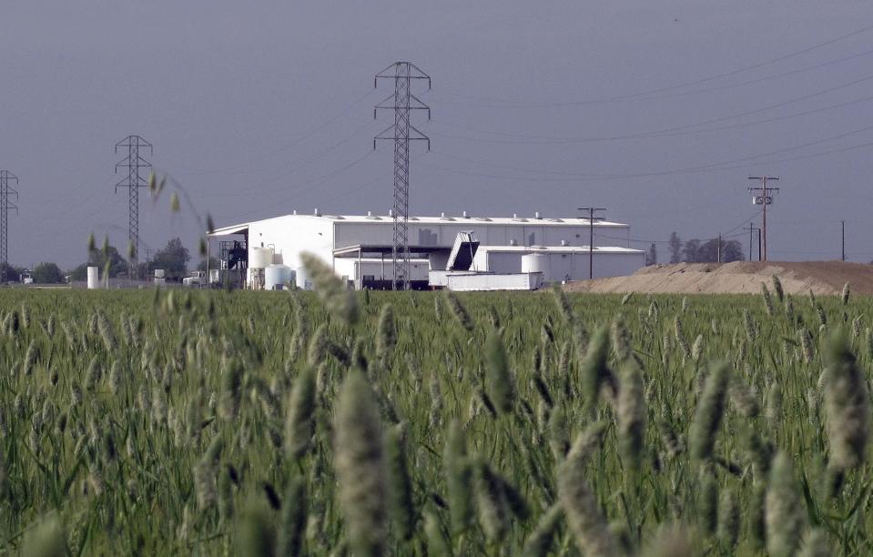 This Tuesday, April 24, 2012, photo shows an exterior view of Baker Commodities transfer station, where a cow with mad cow disease was discovered, in Hanford, Calif. The first new case of mad cow disease in the U.S. since 2006 has been discovered in a dairy cow in California, but health authorities said Tuesday the animal never was a threat to the nation's food supply. The infected cow, the fourth ever discovered in the U.S., was found as part of an Agriculture Department surveillance program that tests about 40,000 cows a year for the fatal brain disease. (AP Photo/ Gosia Wozniacka).