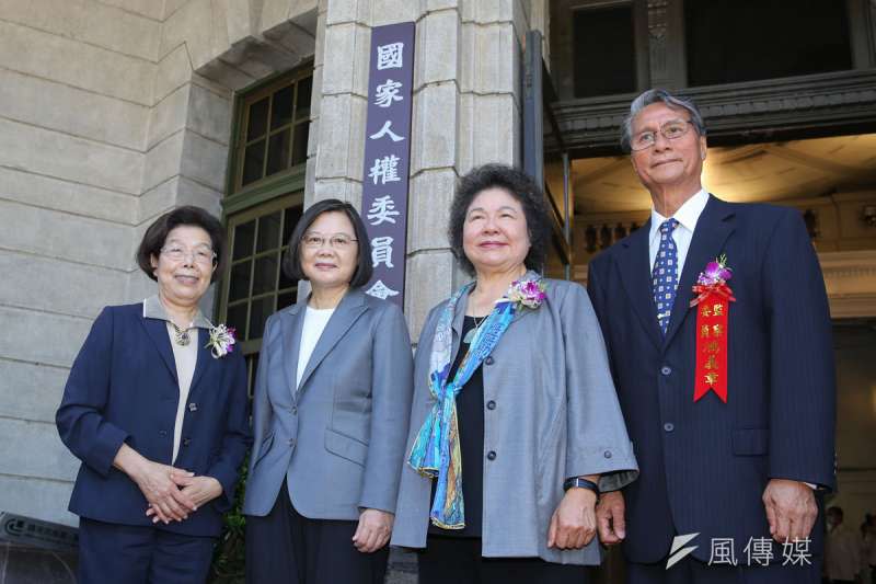 人權會草案讓監察院前後院長張博雅（左一）、陳菊（右二），甚至總統蔡英文（左三）都涉其中。（顏麟宇攝）