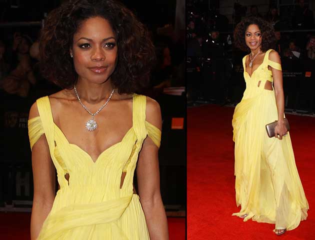 Das neue Bond-Girl <b>Naomi Harris</b> in einem zerfetzten gelben Unfall. Kam sie etwa gerade vom „Skyfall“-Set und hatte beim Kämpfen dieses Kleid an? Jedenfalls sieht ein gelungener Red-Carpet-Look anders aus.