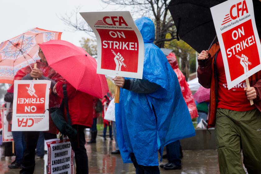 Los Angeles, CA - January 22: Faculty and supporters strike on the campus of California State University, Los Angeles in Los Angeles, CA, Monday, Jan. 22, 2024. Teachers in the Cal State University system are going on a five-day strike over pay, across all of the system's 23 campuses. (Jay L. Clendenin / Jay L. Clendenin)