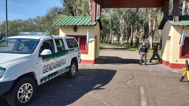 Allanamiento de la Gendarmería en el Escuadrón de Caballería de Blindados 2 (ex Regimiento de Caballería 12) de Gualeguaychú, en una causa por abuso sexual