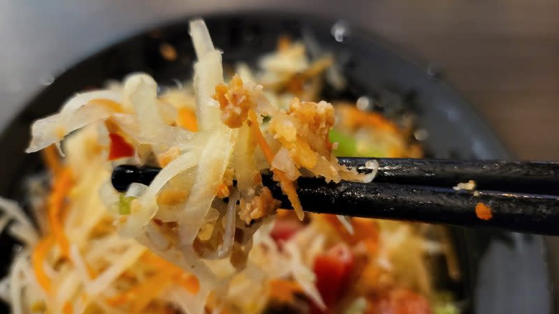 Soi Aroy Papaya salad closeup