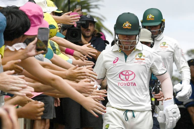 Fans cheer on Australia's David Warner as he walks out to bat for the last time in his 112th and farewell Test on Saturday in Sydney (Saeed KHAN)