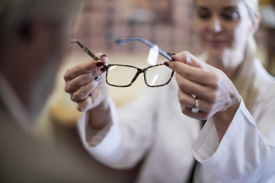 Optometrist fits glasses to suit coronavirus PPE fog problems