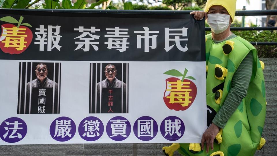 親北京團體成員在香港終審法院外示威要求重判黎智英（1/2/2021）