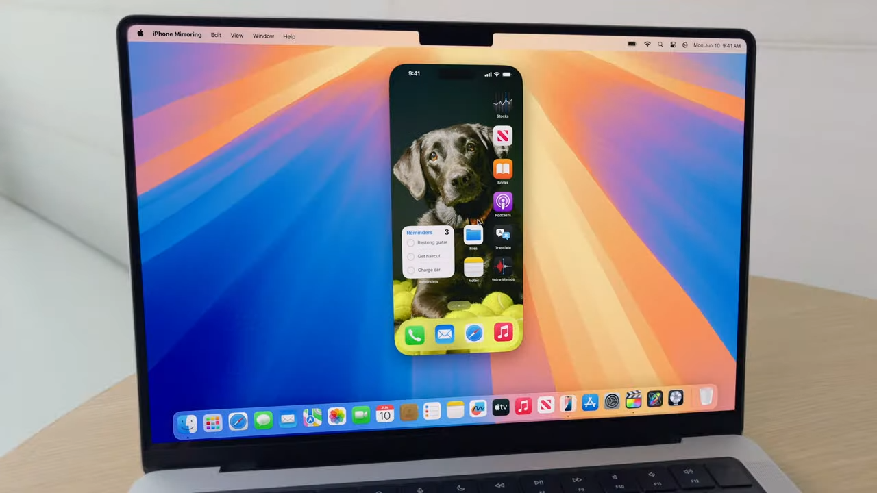 Vous pouvez manipuler votre iPhone sur l'écran de votre Mac.