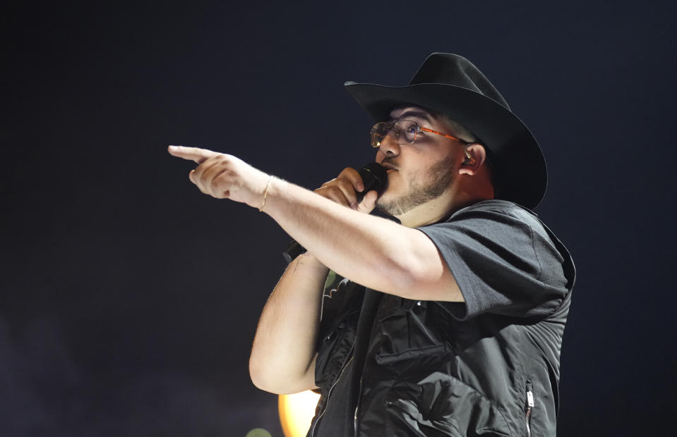 Adelaido Solís "Payo" de Grupo Frontera durante su presentación en los Latin American Music Awards el 20 de abril de 2023 en la arena MGM Grand Garden en Las Vegas. (Foto AP/John Locher)