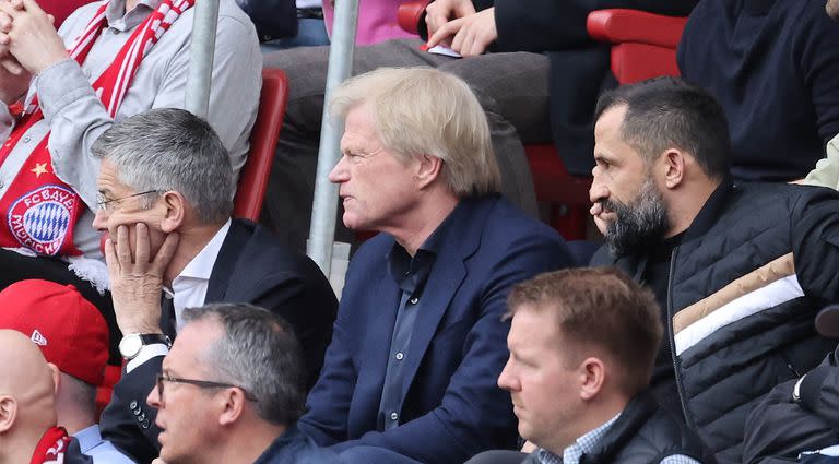 El presidente de Bayern Munich, Oliver Kahn, dijo que no va a renunciar pese al cuestionamientos de los hinchas