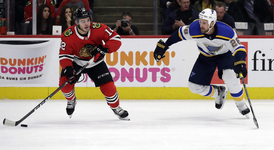 Alex DeBrincat could do some damage alongside Jonathan Toews (Nam Y. Huh/AP)