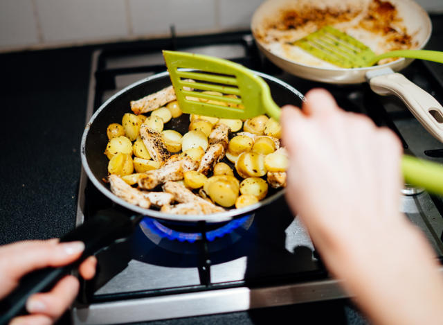 Warning Signs It's Time to Throw Out Your Cooking Pan