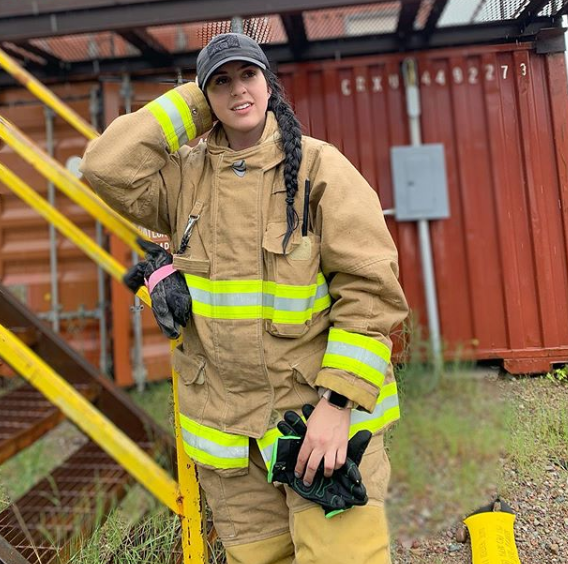 Presley Pritchard arbeitete drei Jahre lang bei der Feuerwehr in Montana bevor ihr Beschäftigungsverhältnis beendet wurde. Quelle: Instagram/presleykp.fit  