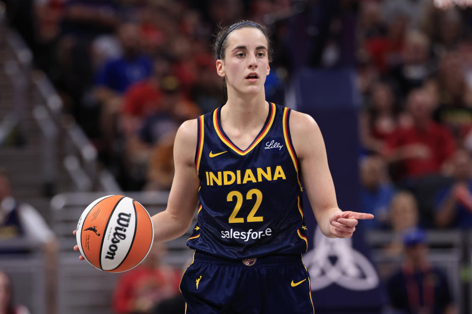 INDIANAPOLIS, INDIANA - SEPTEMBER 15: Caitlin Clark #22 of the Indiana Fever brings the ball up the court against the Dallas Wings at Gainbridge Fieldhouse on September 15, 2024 in Indianapolis, Indiana. NOTE TO USER: User expressly acknowledges and agrees that by downloading and/or using this photograph, user agrees to the terms of the Getty Images License Agreement. (Photo by Justin Casterline/Getty Images)