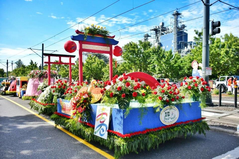 高市花車得到玫瑰節遊行中小型花車第一名。   圖：高雄市行國處／提供