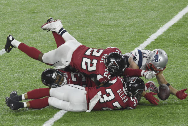 Kevin Dyson of the Titans on the last play of Super Bowl XXXIV at the  News Photo - Getty Images