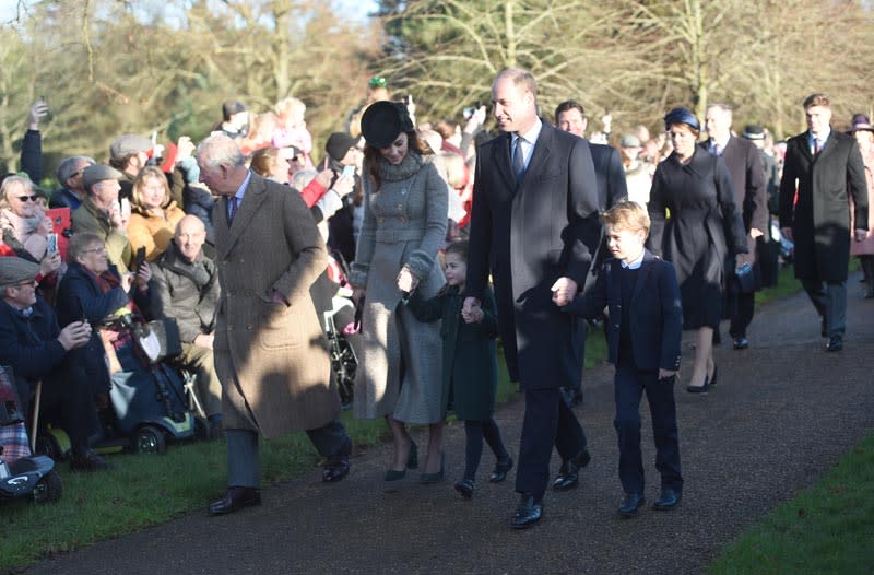 Los duques de Cambridge con sus hijos