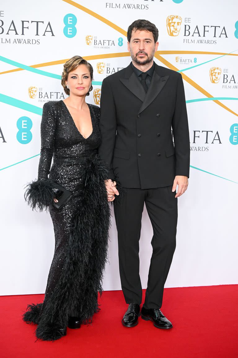 El director Santiago Mitre y su pareja Dolores Fonzi representando a Argentina, 1985 en los BAFTA