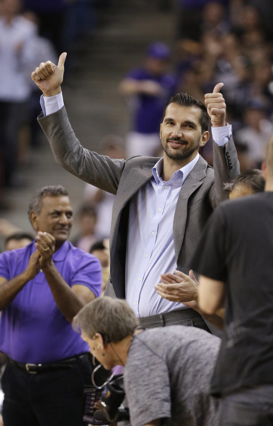 Sacramento Kings retire Peja Stojakovic's jersey