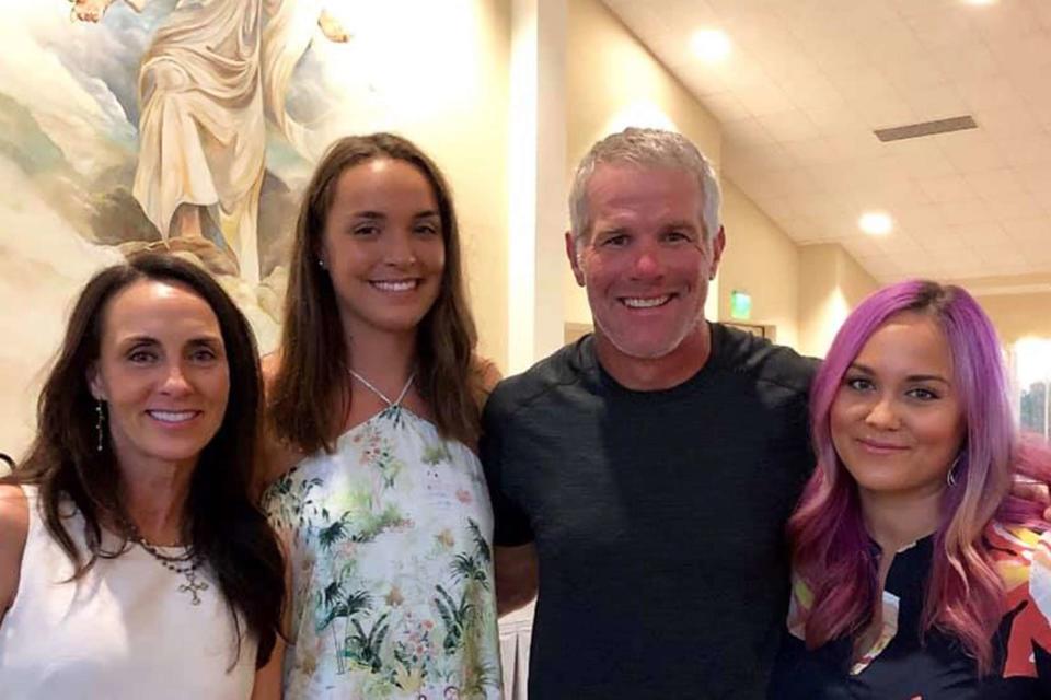 <p>Brett Favre Facebook</p> Deanna Favre, Breleigh Favre, Brett Favre, and Brittany Favre. 