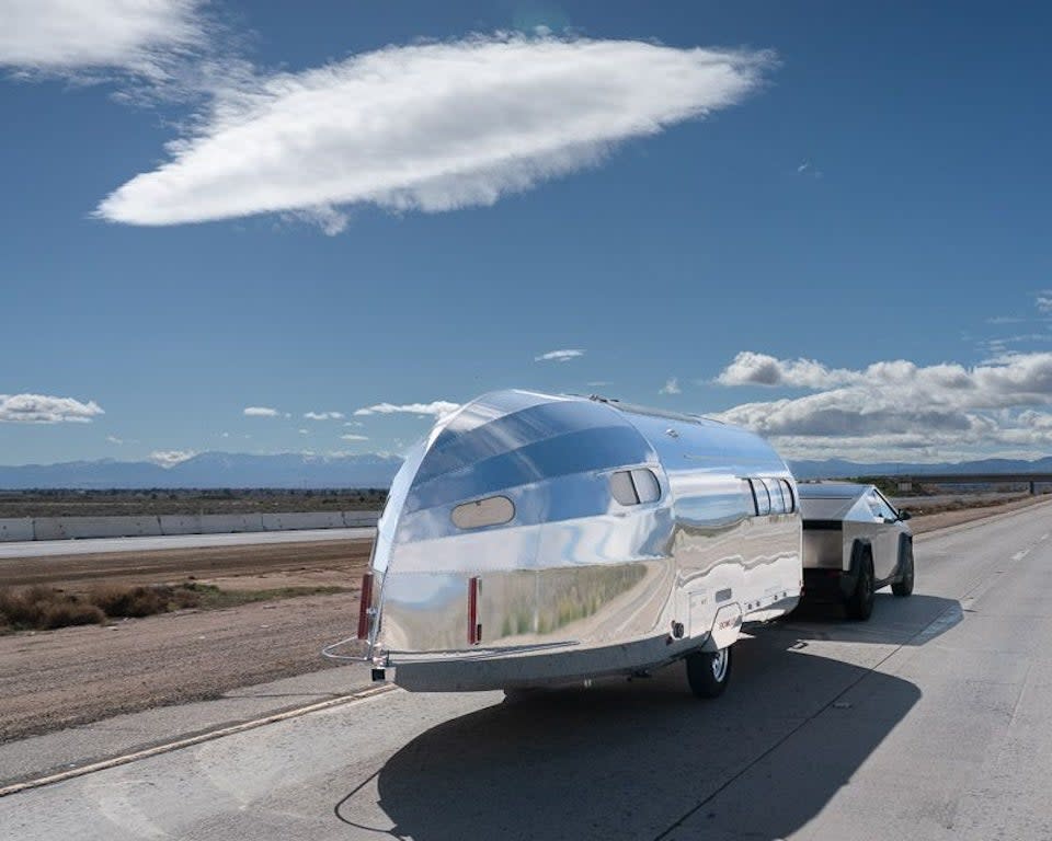 Tesla Cybertruck tows a Bowlus Volterra.