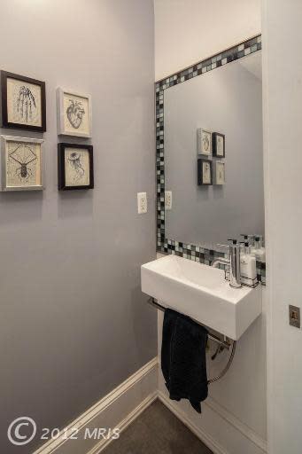 Photo tour: An ultra-narrow house in D.C. powder room