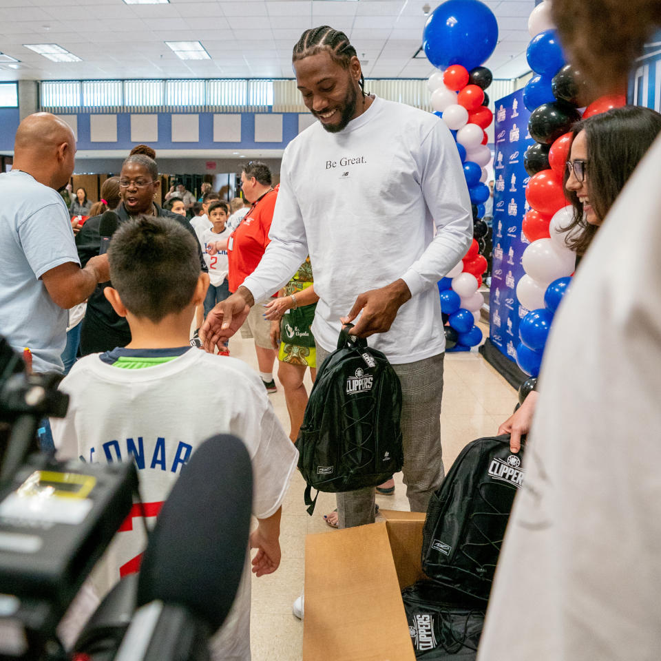 Kawhi Leonard hands out backpacks to students on Tuesday.&nbsp; (Photo: Colette Garcia (L.A. Clippers))